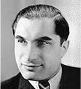 Йозеф Шмідт (1904 – Давидовці, Буковина; 1942 – Гіренбад, Швейцарія ) – популярний тенор та актор. Зробив численні аудіо записи які транслювалися на багатьох радіостанціях. Знімався як в англійському так і в німецькому кінематографі